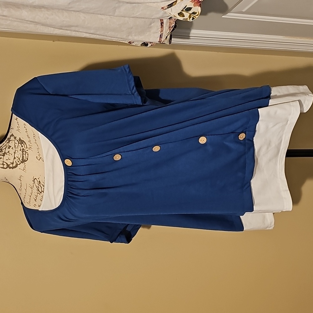 Elegant Navy Button-Accent Blouse - Picture 2 of 3